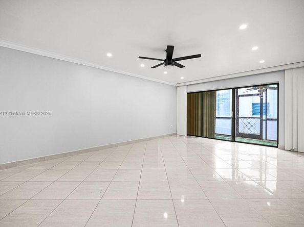 4020 N Hills Dr 2, Hollywood FL 33021