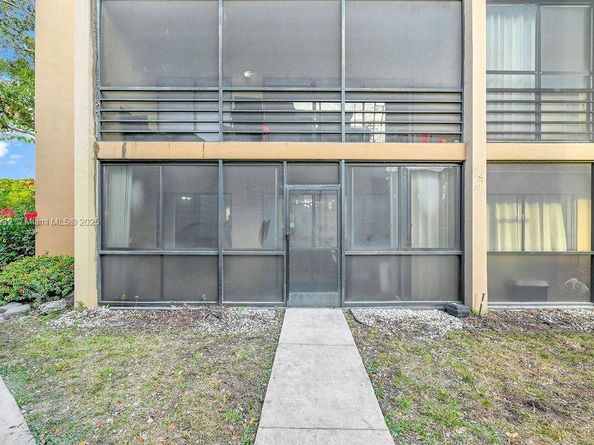 4020 N Hills Dr 2, Hollywood FL 33021