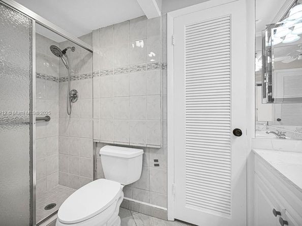 4020 N Hills Dr 2, Hollywood FL 33021