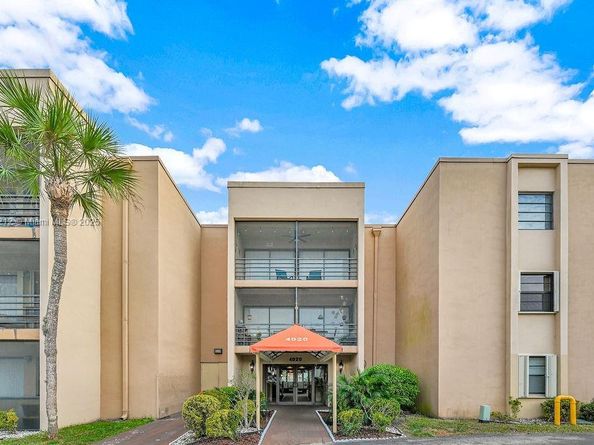 4020 N Hills Dr 2, Hollywood FL 33021