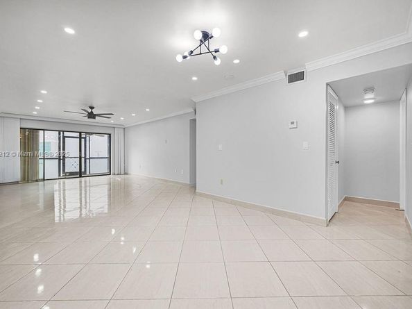 4020 N Hills Dr 2, Hollywood FL 33021