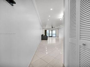 4020 N Hills Dr 2, Hollywood FL 33021