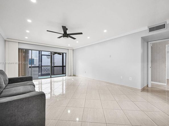 4020 N Hills Dr 2, Hollywood FL 33021