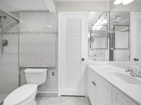 4020 N Hills Dr 2, Hollywood FL 33021