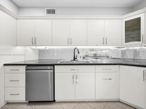 4020 N Hills Dr 2, Hollywood FL 33021