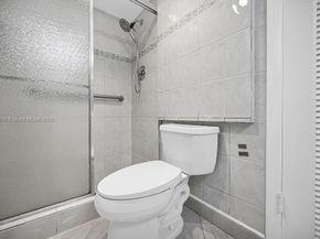 4020 N Hills Dr 2, Hollywood FL 33021