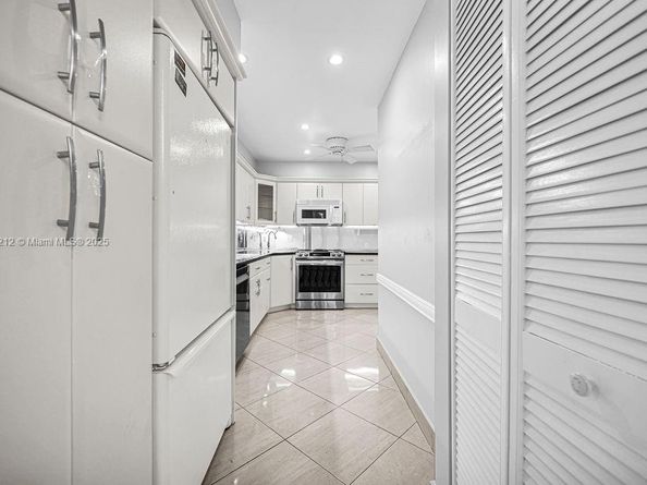 4020 N Hills Dr 2, Hollywood FL 33021