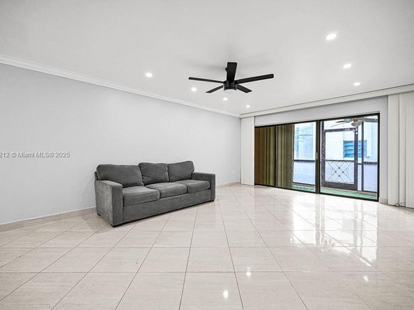 4020 N Hills Dr 2, Hollywood FL 33021