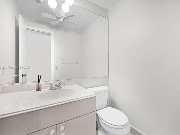 4020 N Hills Dr 2, Hollywood FL 33021