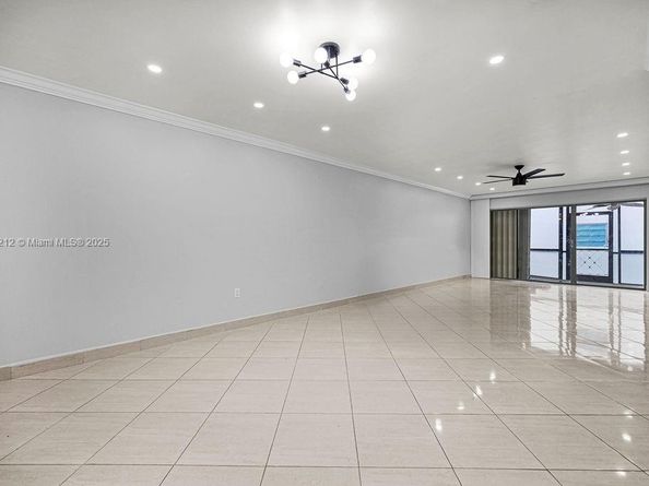 4020 N Hills Dr 2, Hollywood FL 33021