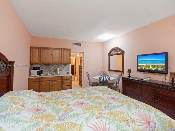 26 Diplomat Pkwy 2356, Hallandale Beach FL 33009