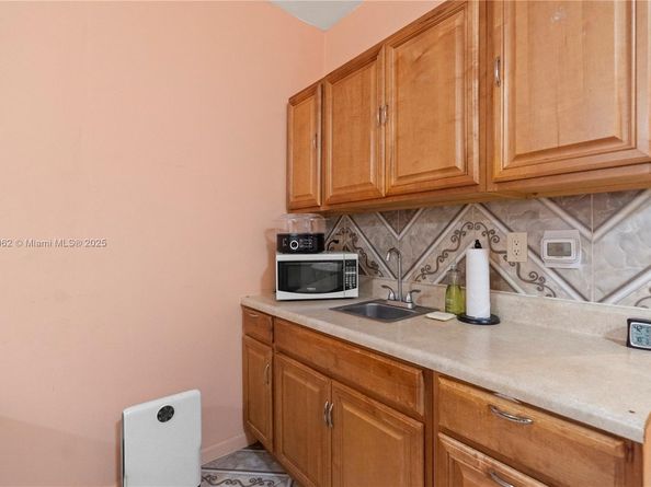 26 Diplomat Pkwy 2356, Hallandale Beach FL 33009