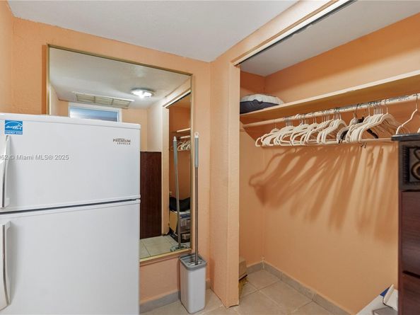 26 Diplomat Pkwy 2356, Hallandale Beach FL 33009