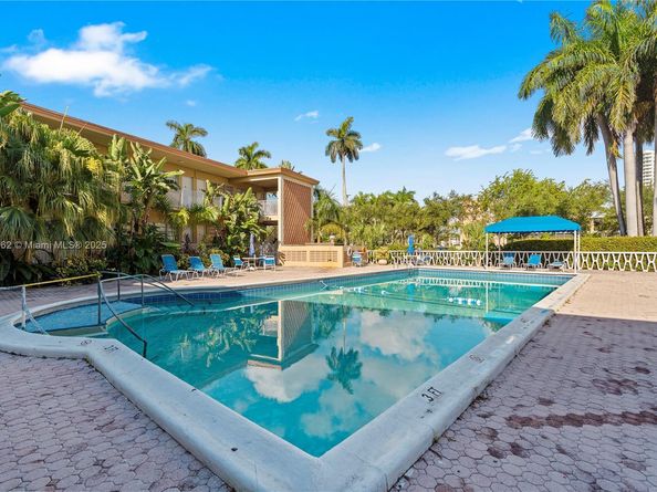 26 Diplomat Pkwy 2356, Hallandale Beach FL 33009