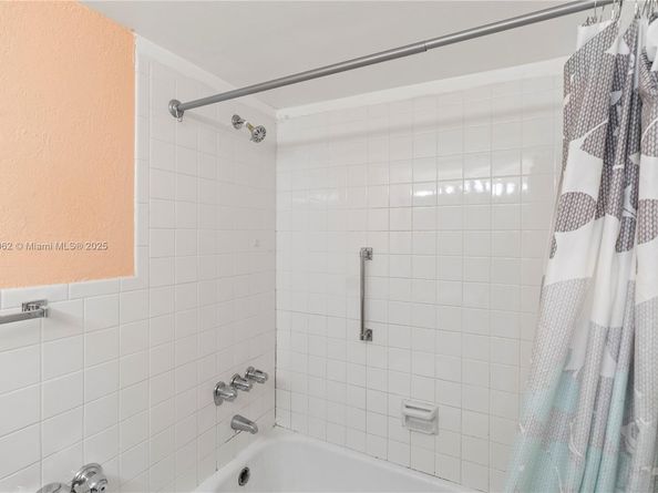 26 Diplomat Pkwy 2356, Hallandale Beach FL 33009