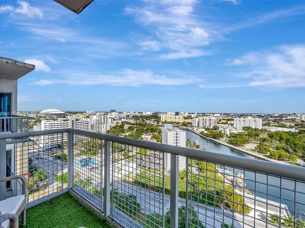 10 SW South River Dr PH108, Miami FL 33130