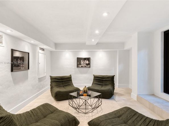 3700 Hibiscus St, Miami FL 33133