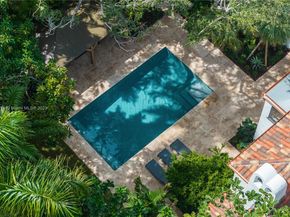 3700 Hibiscus St, Miami FL 33133