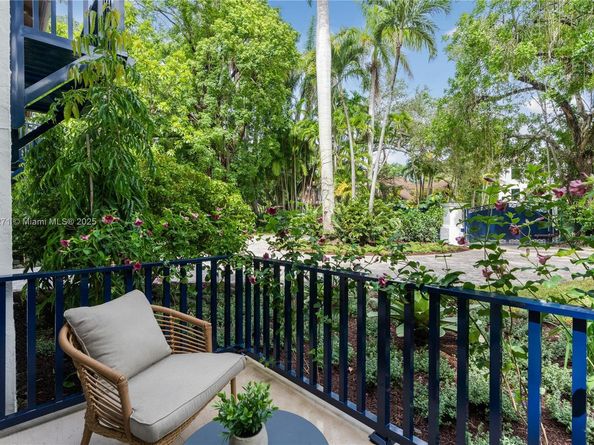 3700 Hibiscus St, Miami FL 33133