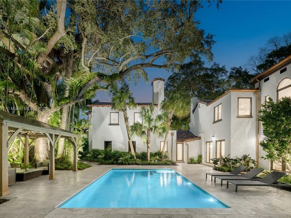 3700 Hibiscus St, Miami FL 33133
