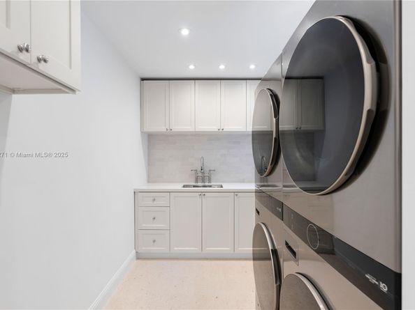 3700 Hibiscus St, Miami FL 33133