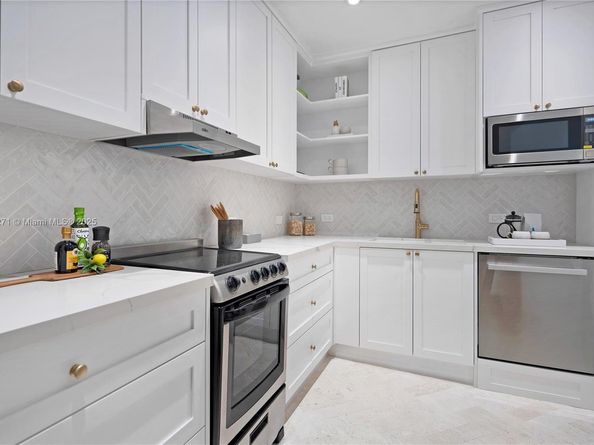 3700 Hibiscus St, Miami FL 33133