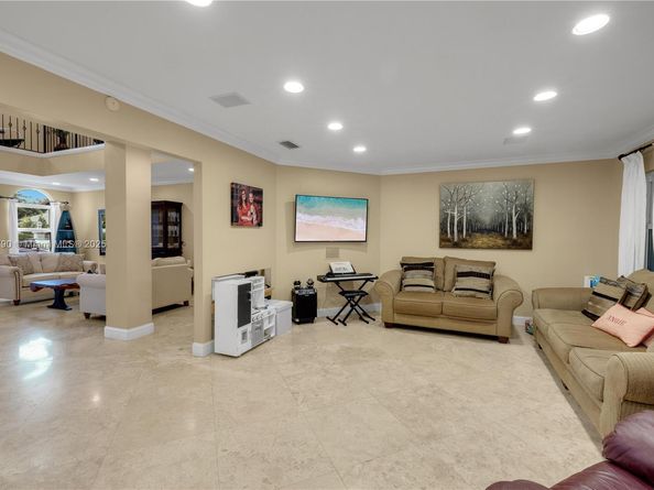 6792 SW 69th Ave, Miami FL 33143