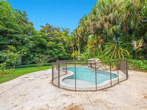 6792 SW 69th Ave, Miami FL 33143
