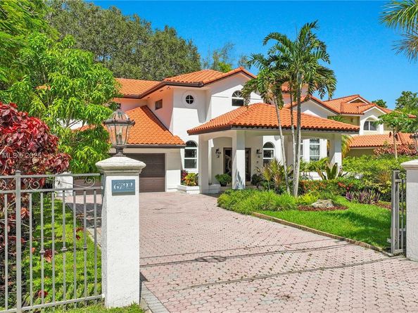 6792 SW 69th Ave, Miami FL 33143