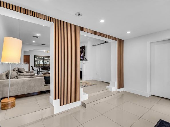 70 NE 50th St, Miami FL 33137