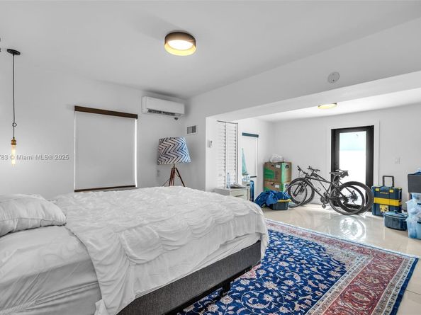 70 NE 50th St, Miami FL 33137