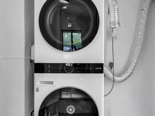 70 NE 50th St, Miami FL 33137