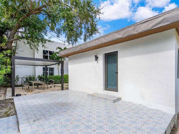 70 NE 50th St, Miami FL 33137