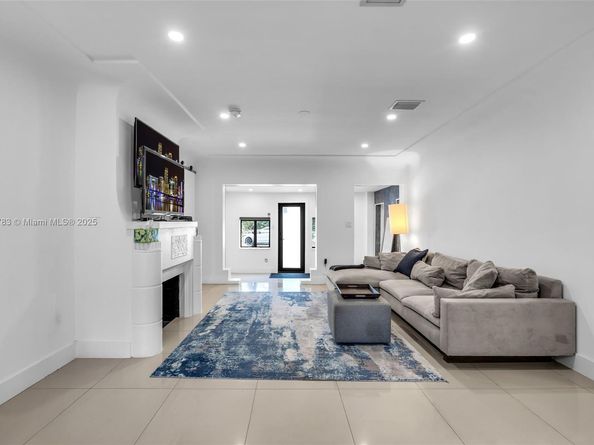 70 NE 50th St, Miami FL 33137