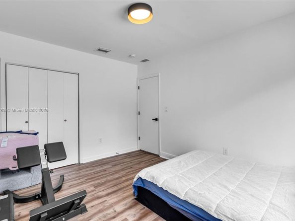 70 NE 50th St, Miami FL 33137