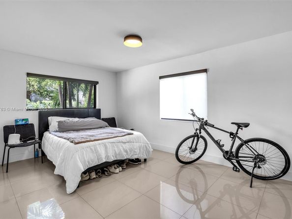 70 NE 50th St, Miami FL 33137