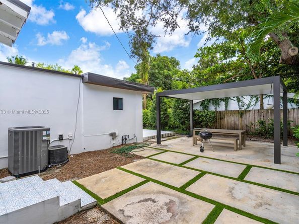 70 NE 50th St, Miami FL 33137