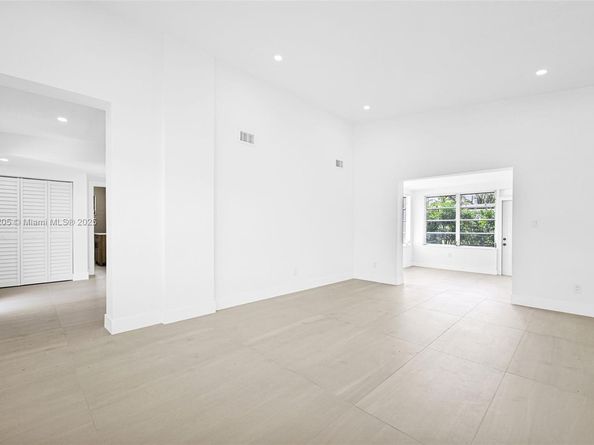 1918 NW 185th St, Miami Gardens FL 33056