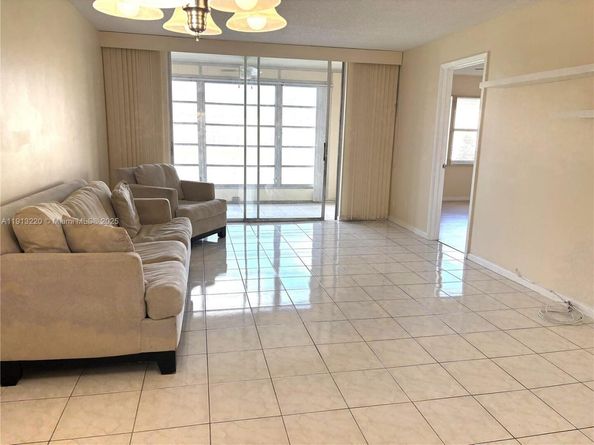 8901 Sunrise Lakes Blvd 204, Sunrise FL 33322