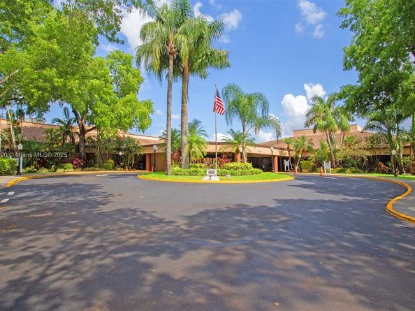 8901 Sunrise Lakes Blvd 204, Sunrise FL 33322