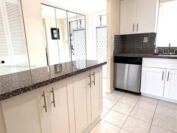 8901 Sunrise Lakes Blvd 204, Sunrise FL 33322