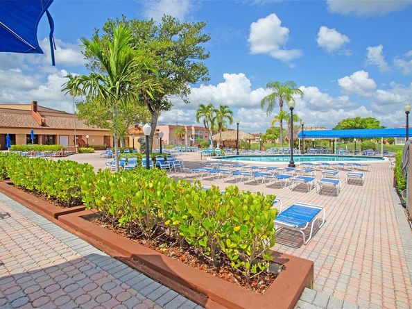 8901 Sunrise Lakes Blvd 204, Sunrise FL 33322