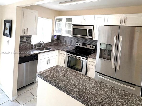 8901 Sunrise Lakes Blvd 204, Sunrise FL 33322