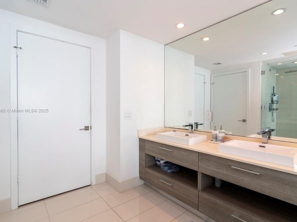 650 NE 32nd St 4206, Miami FL 33137