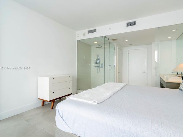 650 NE 32nd St 4206, Miami FL 33137