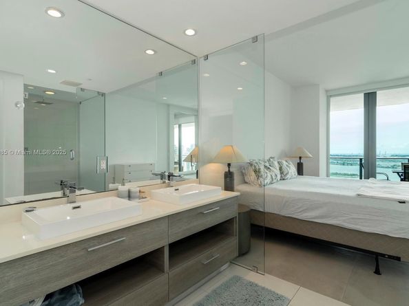 650 NE 32nd St 4206, Miami FL 33137