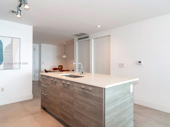 650 NE 32nd St 4206, Miami FL 33137