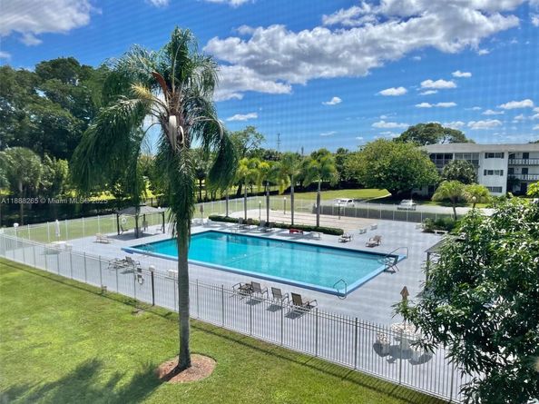1101 Hillcrest Ct 307, Hollywood FL 33021