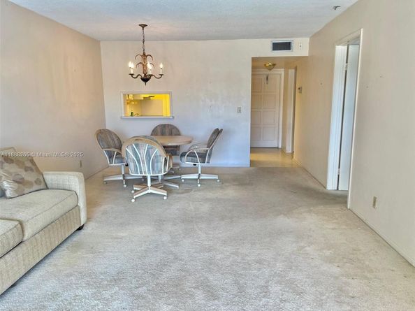1101 Hillcrest Ct 307, Hollywood FL 33021