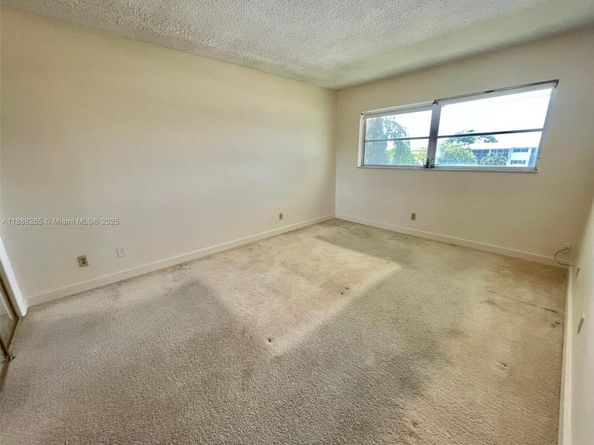 1101 Hillcrest Ct 307, Hollywood FL 33021